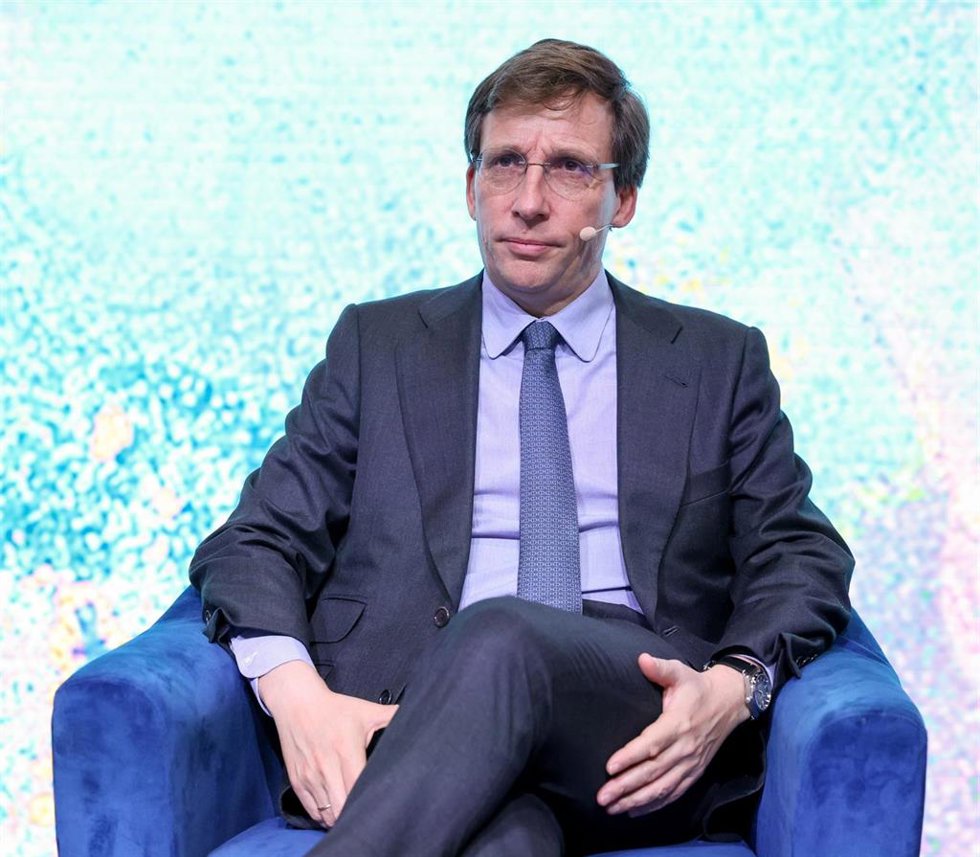 El alcalde de Madrid, José Luis Martínez-Almeida, participa en la mesa redonda 'Turismo, ciudades y desarrollo. Diálogo entre líderes iberoamericanos', a 21 de enero de 2026, en Madrid (España). La mesa está moderada por la concejala delegada de Turismo