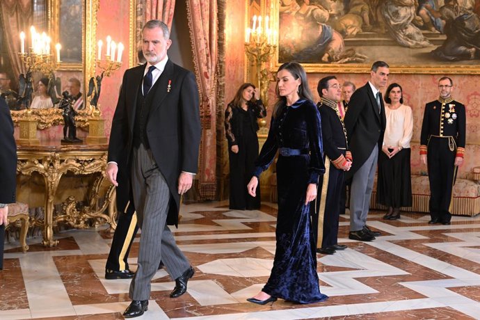 El Rey Felipe, la Reina Letizia, el Ministro de Asuntos Exteriores, Unión Europea y Cooperación, José Manuel Albares, y el Presidente del Gobierno, Pedro Sánchez, durante la recepción anual al Cuerpo Diplomático acreditado en España con motivo del nuevo a