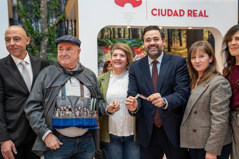 Núñez avanza que en su primer año de Gobierno pondrá en marcha un plan integral de desarrollo turístico de la mano de las agencias minoristas de la región