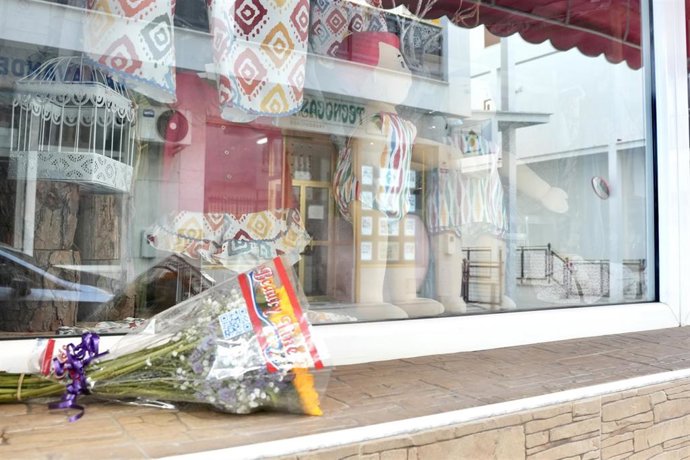 Imágenes de la tienda de bebes que regentaba una de las víctimas del accidente de tren de Adamuz en Punta Umbría (Huelva).