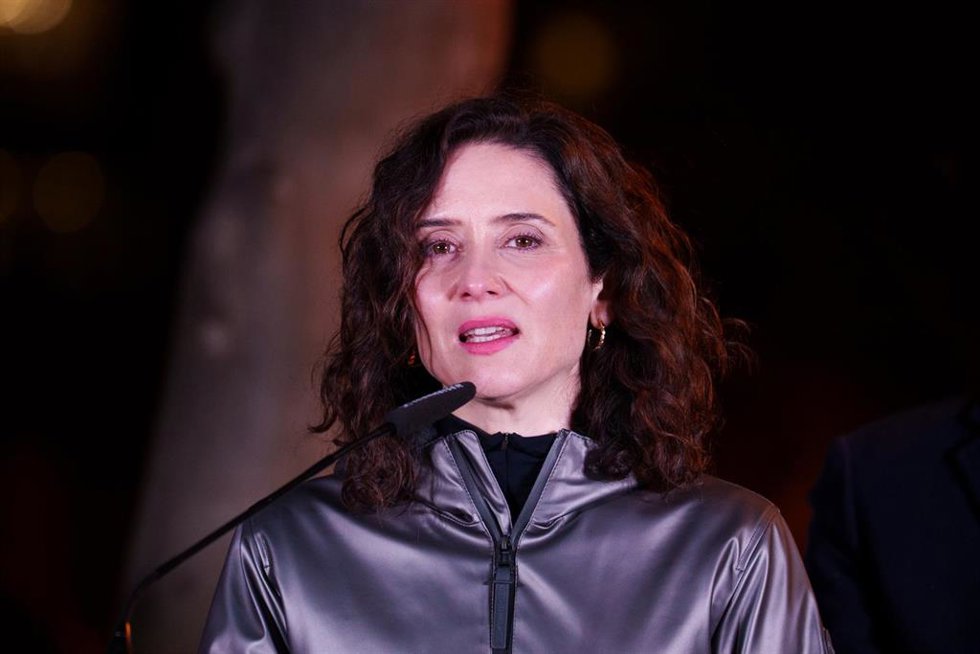 La presidenta de la Comunidad de Madrid, Isabel Díaz Ayuso, interviene, en los Jardines de Gregorio Ordóñez, a 22 de enero de 2026, en Madrid (España). Los dirigentes del PP asisten hoy al acto de conmemoración del 31 aniversario del asesinato de Grego