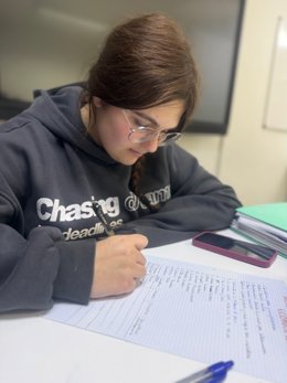 Luisa, alumna gitana de Bachillerato del programa Promociona