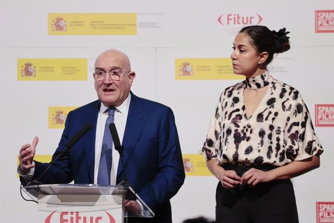 Jesús Julio Carnero y Blanca Jiménez, durante la presentación de la oferta turística de Valladolid en Fitur.