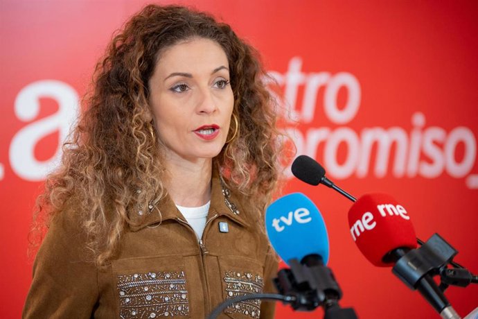 La portavoz de la Comisión Ejecutiva Autonómica del PSOE, Ainoa Quiñones