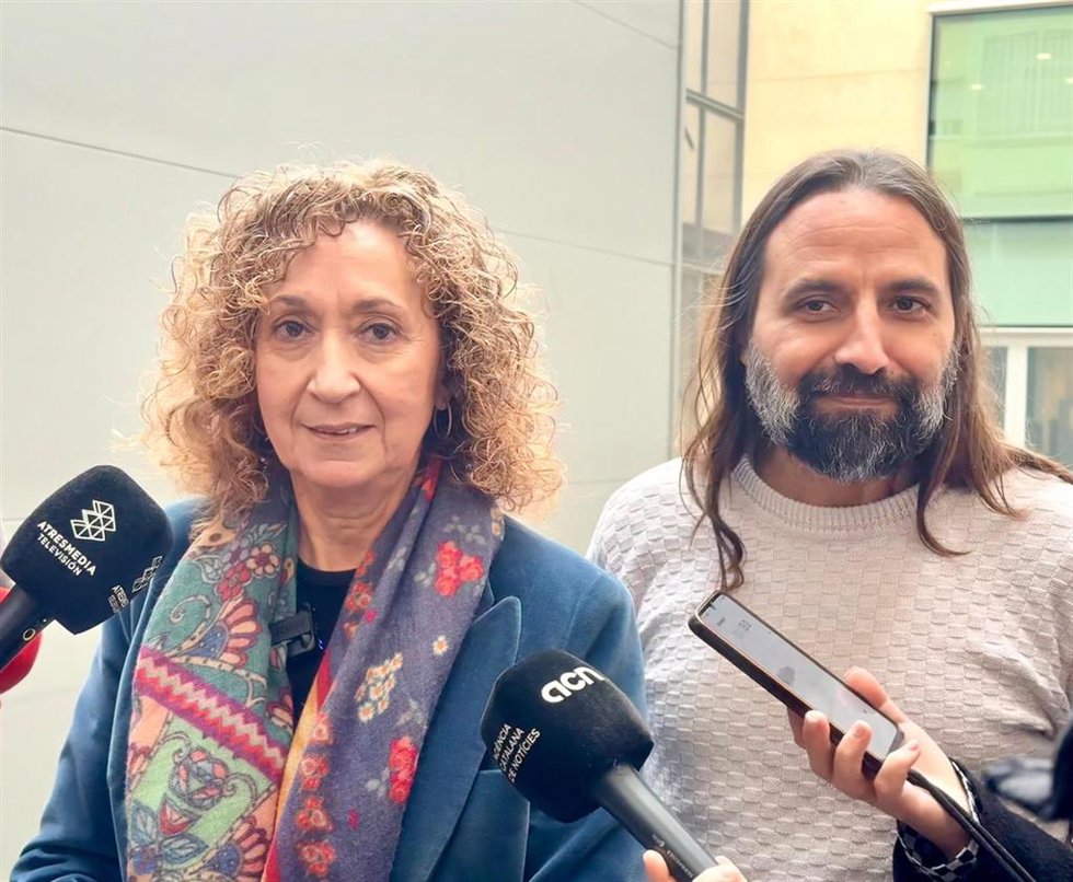 La portavoz de ERC en el Parlament, Ester Capella, y el diputado de ERC en el Parlament, Jordi Albert, en declaraciones