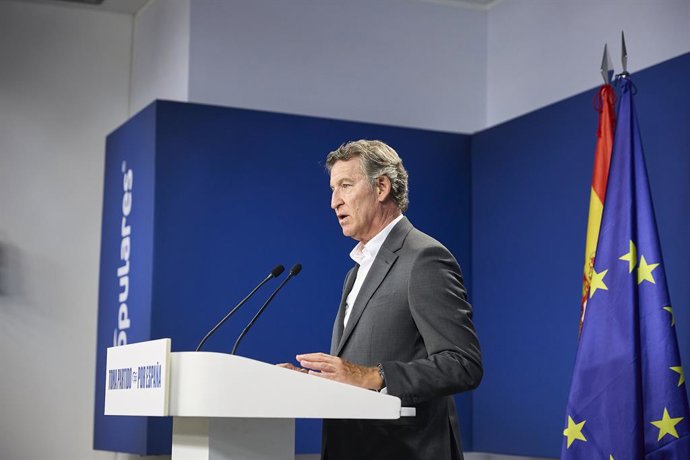 Archivo - Arquivo - O presidente do PP, Alberto Núñez Feijóo, durante uma coletiva de imprensa após a reunião do Comitê Diretor do PP, na sede do partido, em 25 de agosto de 2025, em Madri (Espanha). Durante a coletiva, o líder do PP falou sobre...