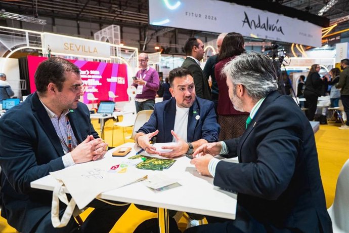 El delegado de Turismo y Cultura del Ayuntamiento de Alcalá de Guadaíra, Christopher Rivas, en Fitur.