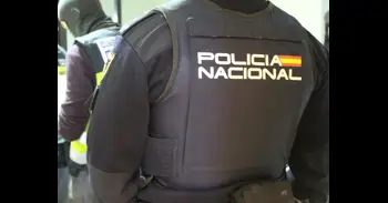Sucesos.- Policía Nacional inmoviliza a un hombre que caminaba por Logroño con un cristal con forma de machete
