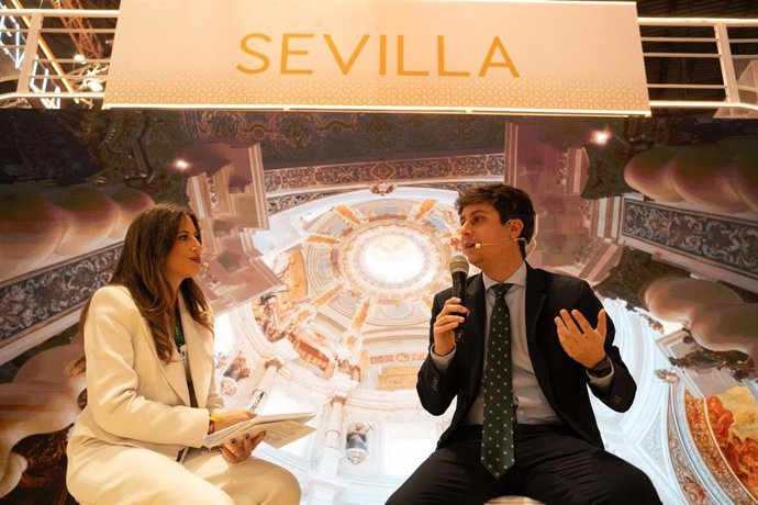 El diputado provincial de Cultura y Ciudadanía, Casimiro Fernández, en Fitur 2026.