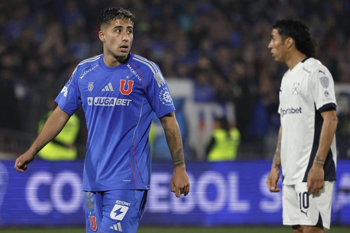 Futbol, Universidad de Chile vs Independiente. Octavos de final, Copa Sudamericana 2025. El jugador de Universidad de Chile Lucas Assadi es fotografiado durante el partido de ida de los octavos de final de la Copa Sudamericana contra Independiente