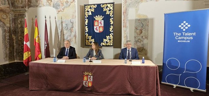 La consejera de Educación, Rocío Lucas, participa en la entrega de los XXIII Premios Michelin junto al rector de la UVA, Antonio Largo, y el director de la fábrica de la empresa en Valladolid, Fran Cardona