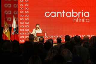 La presidenta de Cantabria, María José Sáenz de Buruaga, en FITUR. 