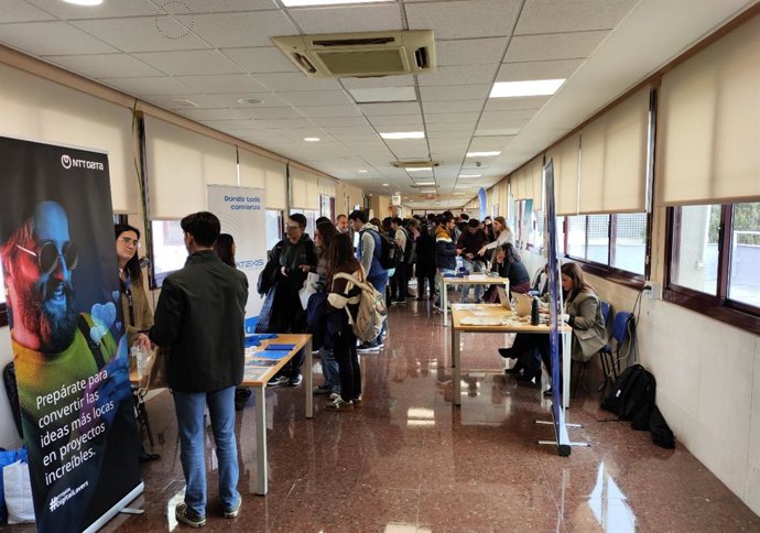 La Escuela Técnica Superior de Ingeniería Informática (Etsii) de la Universidad de Sevilla celebra la novena Feria de Prácticas.