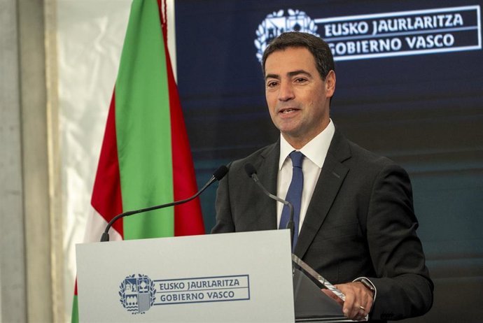 Archivo - El Lehendakari, Imanol Pradales, durante la inauguración del primer IBM Quantum System Two de Europa, en el centro Joxe Mari Korta, a 14 de octubre de 2025, en San Sebastián