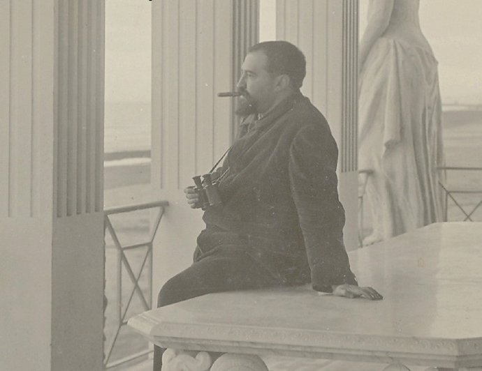 Archivo - Imagen del escritor Vicente Blasco Ibáñez en su casa de la Malvarrosa  