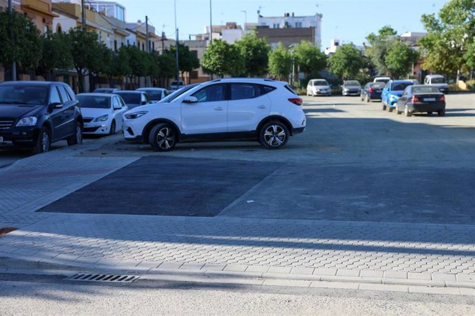 Archivo - Espacio pavimentado para parking en Valdezorras