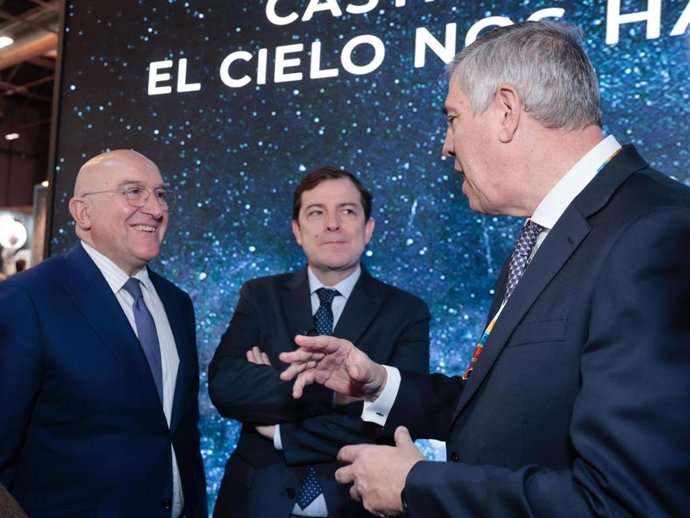 El presidente de la Junta, Alfonso Fernández Mañueco, visita la 46 edición de FITUR en la que la Comunidad se ha presentado con el lema 'Castilla y León, el cielo nos ha elegido'