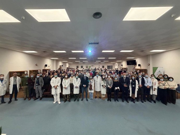 El complejo hospitalario universitario Virgen de la Victoria, ha rendido un emotivo homenaje a 130 profesionales con motivo de su jubilación.