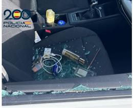 Detienen a un hombre por robar en coches rompiendo las ventanillas.