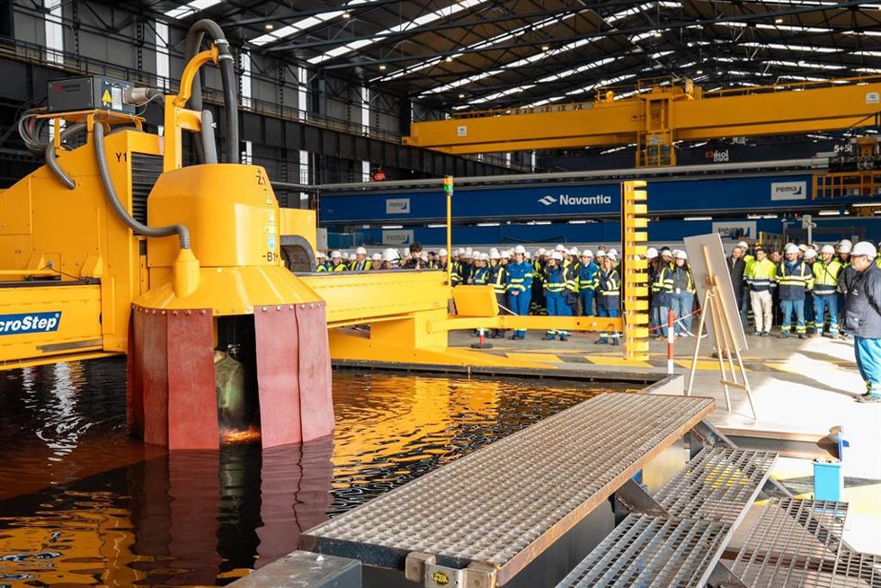 Corte de chapa de los buques para Reino Unido que se construirán en los astilleros de Navantia en Puerto Real (Cádiz)