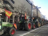 Foto: Una gran tractorada en Zaragoza rechaza el recorte del 20% de la PAC y el acuerdo UE-Mercosur