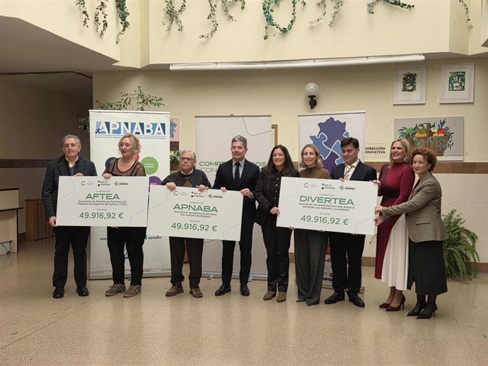 Firma de un convenio entre Grupo Orenes y la Junta para ayudar a asociaciones dedicadas a personas con autismo