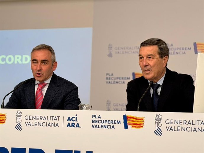 El portaveu del Consell, Miguel Barrachina, compareix junt amb el conseller de Sanitat, Marciano Gómez