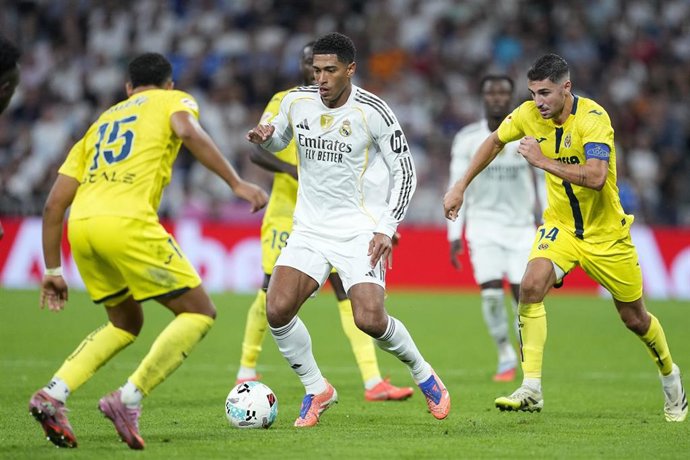 Archivo - El centrocampista inglés Jude Bellingham (Real Madrid), ante el Villarreal CF en LaLiga EA Sports 2025-26 en el Santiago Bernabéu.
