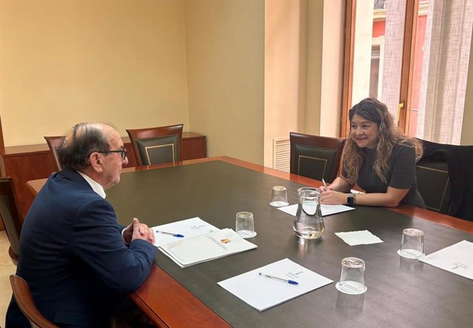 La directora general de l'Aigua i Desenvolupament Rural, Lourdes Pérez Berná (d)