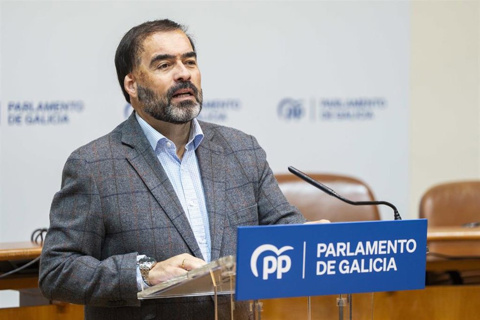 El portavoz del PPdeG en el Parlamento, Alberto Pazos Couñago, en rueda de prensa.