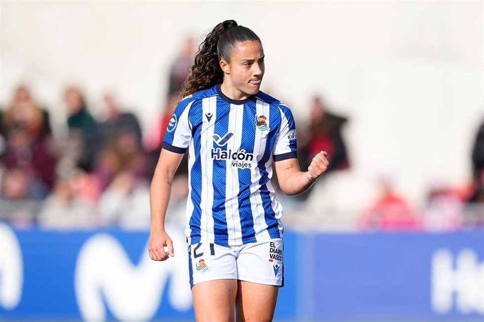 Emma Ramírez celebra un gol con la Real Sociedad en la Liga F Moeve 2025-2026
