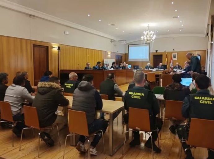 Sala de la Audiencia de Valladolid en la que compartieron banquillo los acusados de participar en una trama criminal que solicitaba préstamos bancarios para tratamiento bucodentales que luego dejaban impagados.