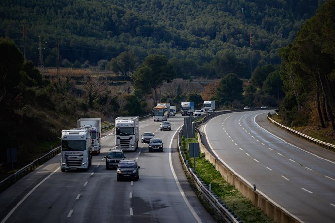 Vehicles circulant per l'AP-7