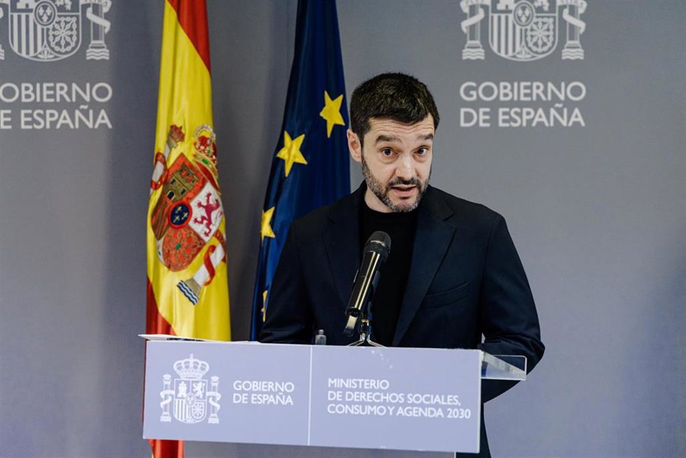 El ministro de Derechos Sociales, Consumo y Agenda 2030, Pablo Bustinduy, ofrece una rueda de prensa.