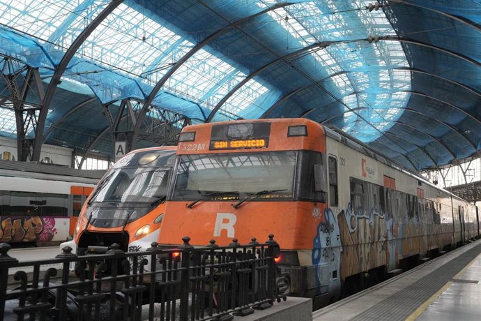 Trenes sin servicio en la Estación de Francia de Barcelona tras el accidente de Gelida (Barcelona).