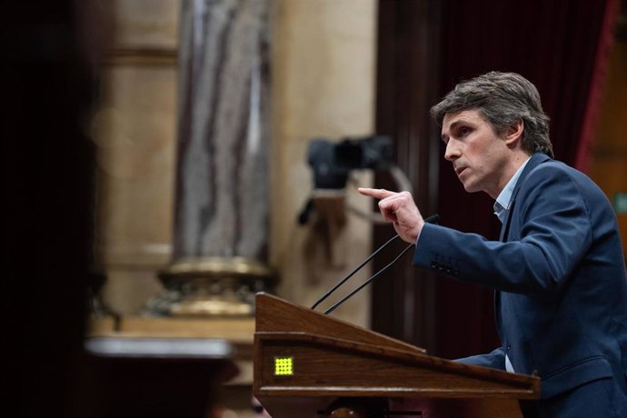 Archivo - El diputado de Junts, Salvador Vergés, durante una sesión plenaria, en el Parlament, a 25 de marzo de 2025