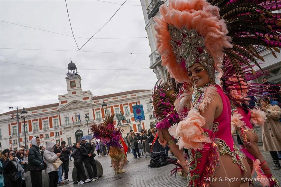 El Carnaval de Cartagena desfila por el centro de Madrid con motivo de FITUR
