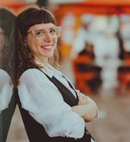 Laura Casabé dirige 'La Virgen de la tosquera': 'Las crisis económicas son un problema endémico de Argentina' La cineasta argentina posa en una imagen promocional.