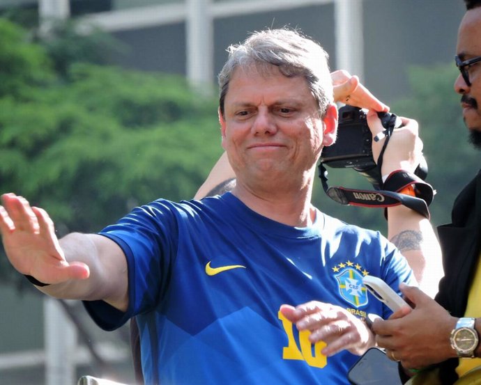 Archivo - Arquivo - 30 de junho de 2025, São Paulo, São Paulo, Brasil: São Paulo (SP), 29/05/2025 — ato/justiça agora/bolsonaro/sp — o ex-presidente jair bolsonaro participa do ato justiça agora na avenida paulista na tarde de domingo (26), com a particip