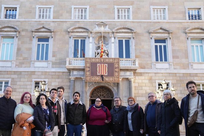 Representantes de las plataformas de usuarios de transporte público antes de la reunión.