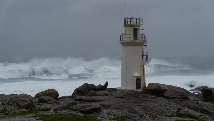 Archivo - Estado del mar en Muxía debido al temporal por el que se ha activado la alerta naranja, a 3 de diciembre de 2025, en A Coruña