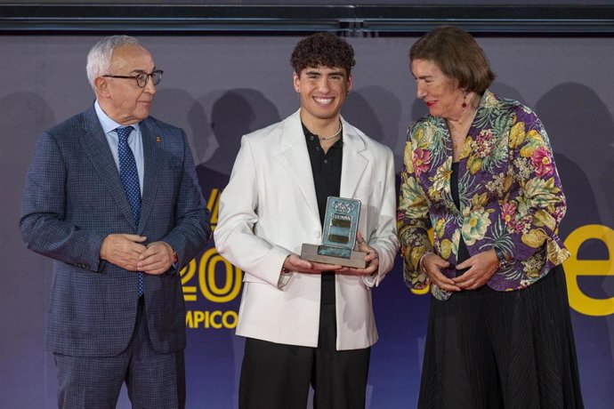 Archivo - Dennis González, durante una gala de premios en la sede del COE.