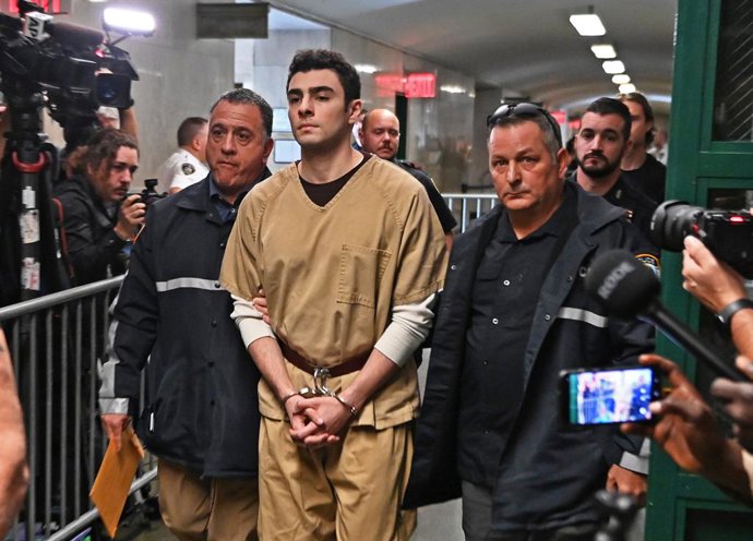 Archivo - September 16, 2025, New York, New York, USA: LUIGI MANGIONE makes a very brief appearance in the NY State Criminal Court for his ongoing assassination case against the United Healthcare CEO.