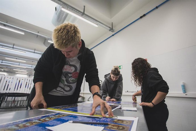 Archivo - Estudiantes de FP.