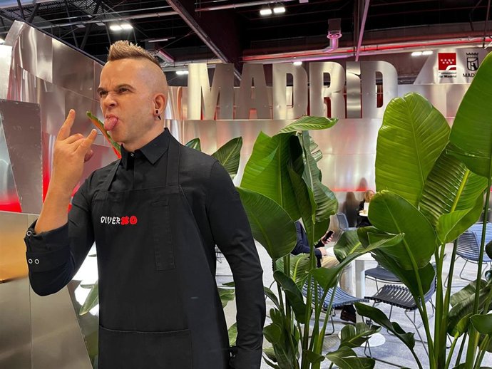 Un Dabiz Muñoz hiperrealista sorprende en Fitur y atrae todas las miradas en el estand de Madrid