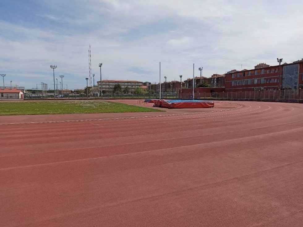 Archivo - Pista de atletismo del Complejo de La Albericia