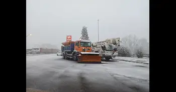 La nieve afecta a más de 150 carreteras, 11 de la red principal, de diez provincias este sábado por la mañana
