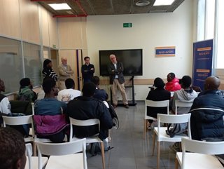 Selección por parte de Asaja-Huelva de trabajadores de Mali para la campaña de frutos rojos de Huelva.