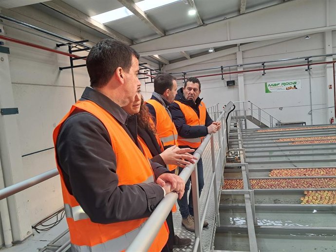 El consejero Irujo visita Finca Señorío de Rioja.