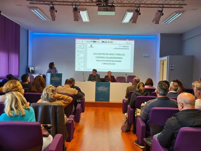 La Junta y la Universidad de Cádiz refuerzan la coordinación del Prácticum del Máster de Secundaria